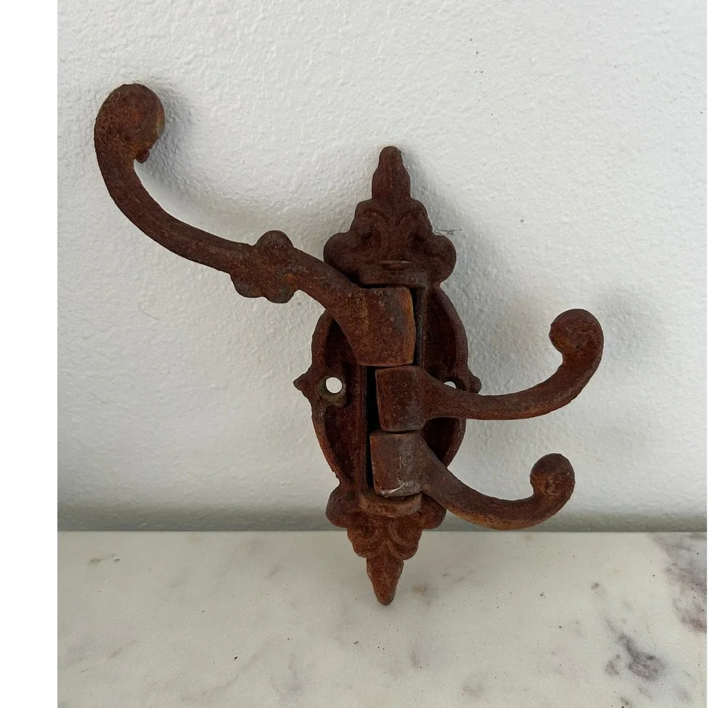 Vintage Cast Iron Swivel Triple Coat Hook Rustic Rusted Wall Mount 3 Arm Hanger